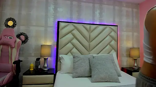 Snapshot of HazelMoret chatting on September 17, 2025, 11:34 am HazelMoret online show from September 17, 2025, 11:34 am