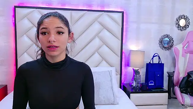 Snapshot of HazelMoret chatting on September 19, 2025, 11:33 am HazelMoret online show from September 19, 2025, 11:33 am