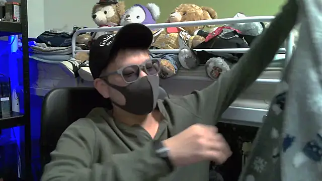 Snapshot of Owl1216 chatting on December 7, 2024, 1:18 pm Owl1216 online show from December 7, 2024, 1:18 pm