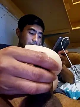 Axeltu77 online show from April 22, 2026, 10:33 pm