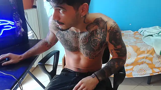 Snapshot of Badboyi1997 chatting on October 4, 2025, 12:47 pm Badboyi1997 online show from October 4, 2025, 12:47 pm