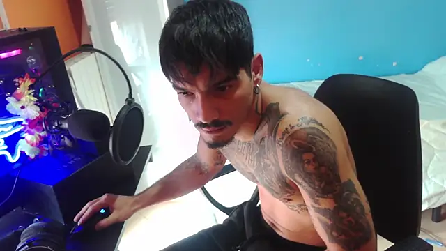 Snapshot of Badboyi1997 chatting on October 13, 2025, 11:54 am Badboyi1997 online show from October 13, 2025, 11:54 am