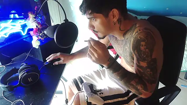 Snapshot of Badboyi1997 chatting on October 14, 2025, 12:06 pm Badboyi1997 online show from October 14, 2025, 12:06 pm