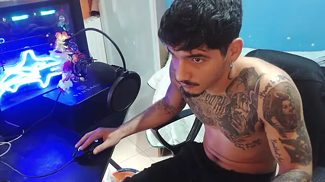 Snapshot of Badboyi1997 chatting on October 15, 2025, 1:44 pm Badboyi1997 online show from October 15, 2025, 1:44 pm