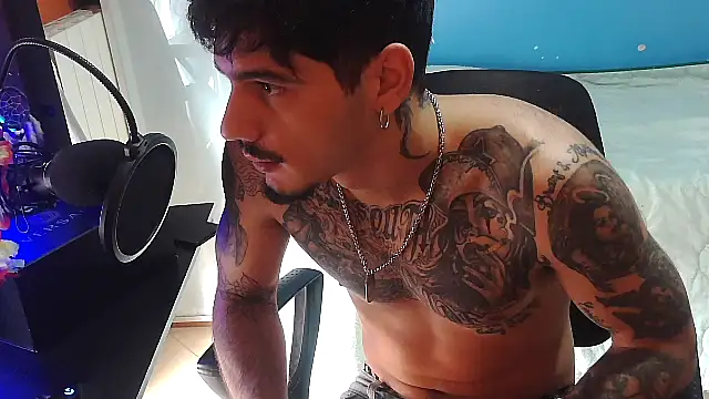 Snapshot of Badboyi1997 chatting on October 17, 2025, 2:08 pm Badboyi1997 online show from October 17, 2025, 2:08 pm