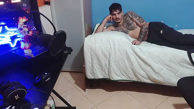 Snapshot of Badboyi1997 chatting on October 19, 2025, 1:39 am Badboyi1997 online show from October 19, 2025, 1:39 am