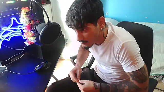 Snapshot of Badboyi1997 chatting on October 19, 2025, 3:01 pm Badboyi1997 online show from October 19, 2025, 3:01 pm