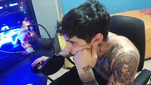 Snapshot of Badboyi1997 chatting on October 25, 2025, 1:02 am Badboyi1997 online show from October 25, 2025, 1:02 am