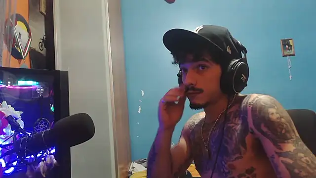 Snapshot of Badboyi1997 chatting on November 20, 2025, 12:44 am Badboyi1997 online show from November 20, 2025, 12:44 am