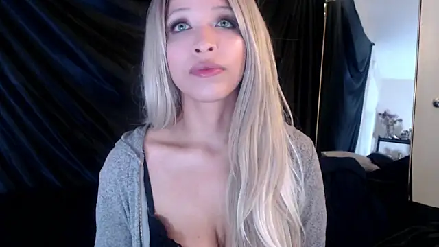 Snapshot of liadivina chatting on February 1, 2025, 10:48 am liadivina online show from February 1, 2025, 10:48 am