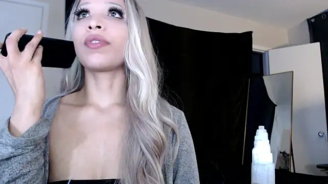 Snapshot of liadivina chatting on February 27, 2025, 3:58 am liadivina online show from February 27, 2025, 3:58 am