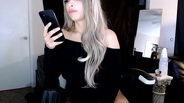 Snapshot of liadivina chatting on March 13, 2025, 10:05 am liadivina online show from March 13, 2025, 10:05 am