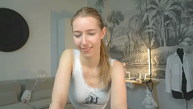 Snapshot of solar_bella chatting on January 7, 2025, 11:48 am solar bella online show from January 7, 2025, 11:48 am