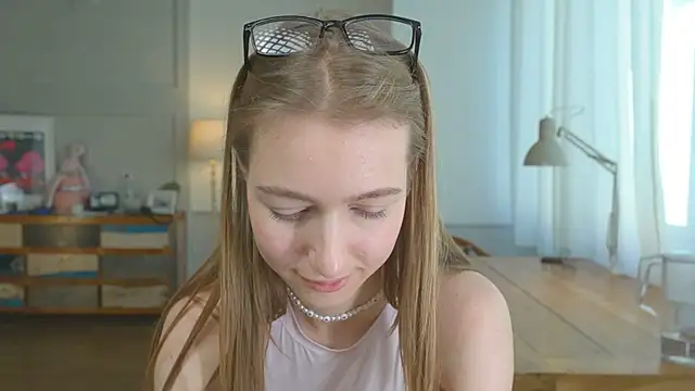 Snapshot of solar_bella chatting on February 8, 2025, 2:05 pm solar bella online show from February 8, 2025, 2:05 pm