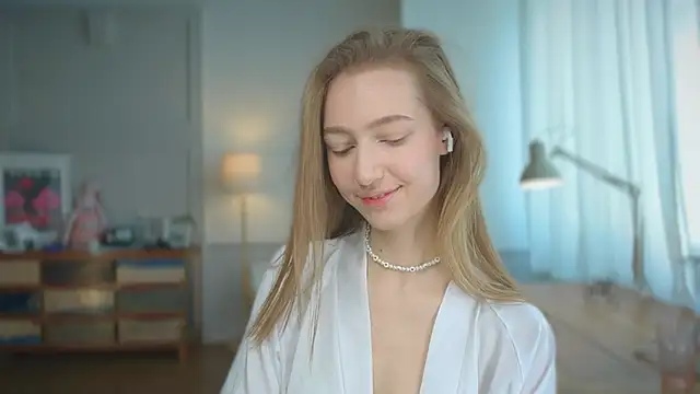 Snapshot of solar_bella chatting on February 27, 2025, 10:37 am solar bella online show from February 27, 2025, 10:37 am