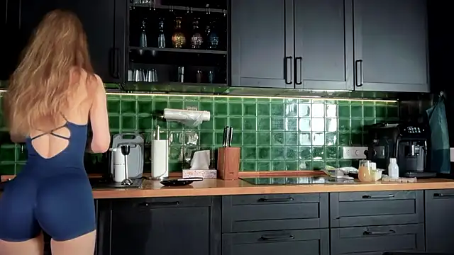 Snapshot of solar_bella chatting on February 27, 2026, 3:06 am solar bella online show from February 27, 2026, 3:06 am