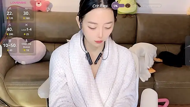 Yilin1999 online show from December 12, 2024, 1:06 pm