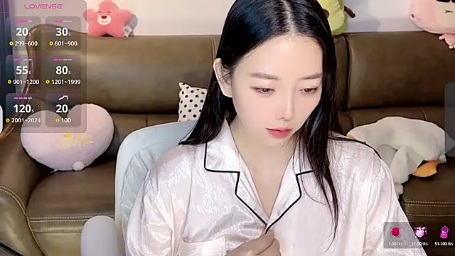 Yilin1999 online show from January 18, 2025, 3:09 am