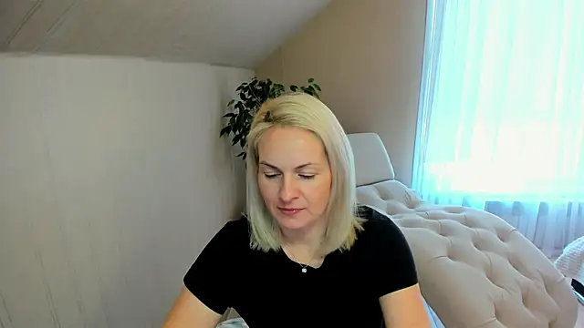 Snapshot of Alicee_Gracee chatting on December 21, 2024, 8:18 am Alicee Gracee online show from December 21, 2024, 8:18 am