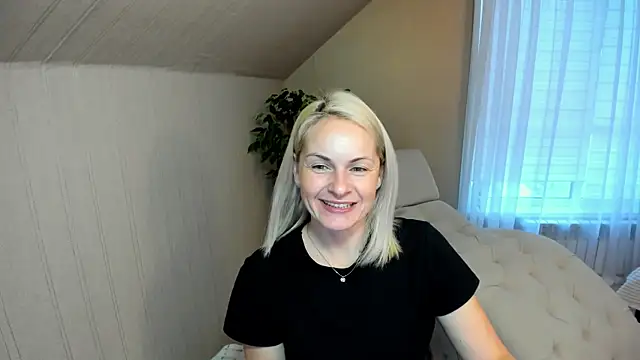 Snapshot of Alicee_Gracee chatting on December 21, 2024, 12:16 pm Alicee Gracee online show from December 21, 2024, 12:16 pm