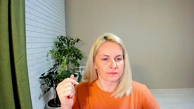 Snapshot of Alicee_Gracee chatting on January 23, 2025, 7:07 pm Alicee Gracee online show from January 23, 2025, 7:07 pm