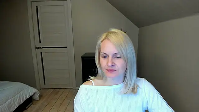 Snapshot of Alicee_Gracee chatting on February 14, 2025, 8:59 pm Alicee Gracee online show from February 14, 2025, 8:59 pm