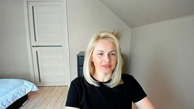 Snapshot of Alicee_Gracee chatting on February 27, 2025, 1:17 pm Alicee Gracee online show from February 27, 2025, 1:17 pm