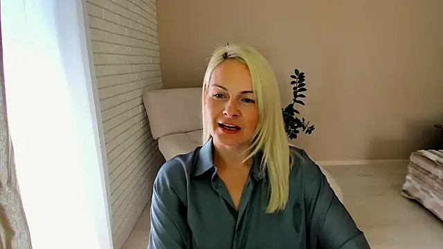 Snapshot of Alicee_Gracee chatting on September 24, 2025, 8:06 am Alicee Gracee online show from September 24, 2025, 8:06 am