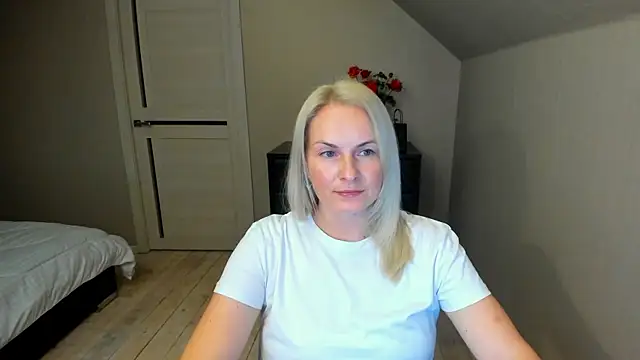 Snapshot of Alicee_Gracee chatting on October 4, 2025, 6:28 pm Alicee Gracee online show from October 4, 2025, 6:28 pm