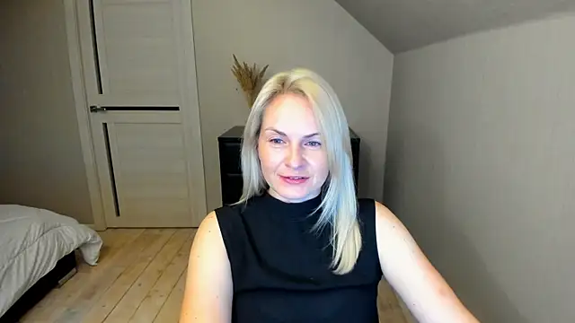 Snapshot of Alicee_Gracee chatting on October 17, 2025, 7:38 pm Alicee Gracee online show from October 17, 2025, 7:38 pm