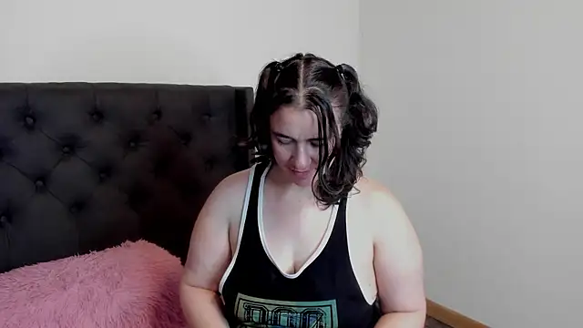 kyoakane online show from February 17, 2025, 6:31 am