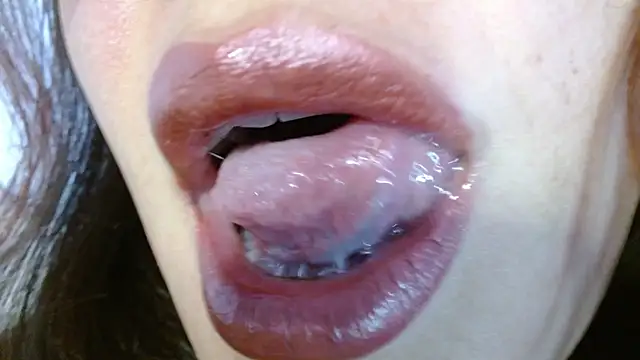 Snapshot of miss_evoleth2 chatting on October 10, 2025, 8:19 pm miss evoleth2 online show from October 10, 2025, 8:19 pm