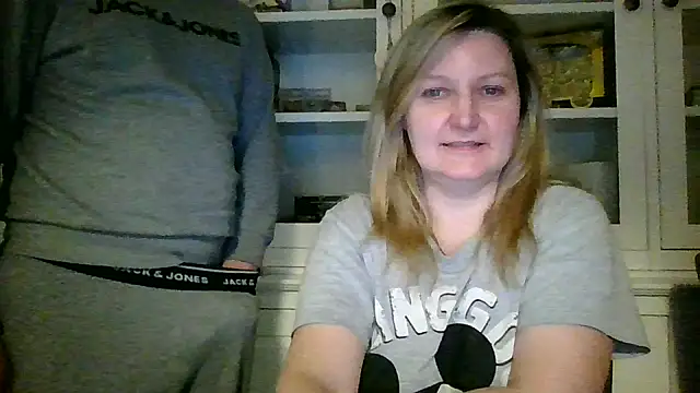 Snapshot of CoupleKitty chatting on March 18, 2025, 8:37 pm CoupleKitty online show from March 18, 2025, 8:37 pm