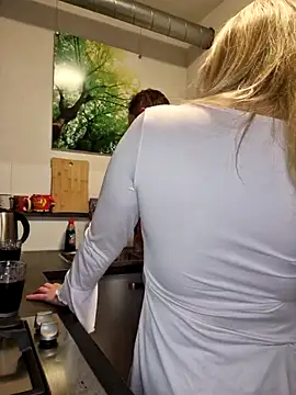 Snapshot of CoupleKitty chatting on November 4, 2025, 7:02 pm CoupleKitty online show from November 4, 2025, 7:02 pm