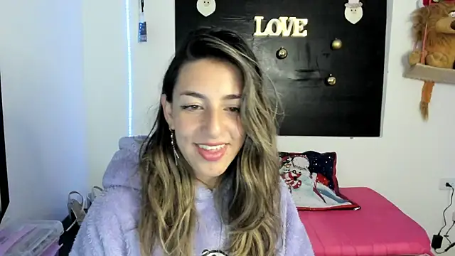 Snapshot of queen-natty chatting on December 12, 2024, 6:47 am queen-natty online show from December 12, 2024, 6:47 am