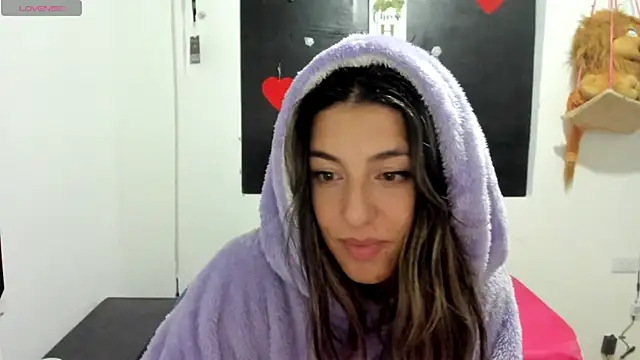 Snapshot of queen-natty chatting on January 14, 2025, 3:22 am queen-natty online show from January 14, 2025, 3:22 am