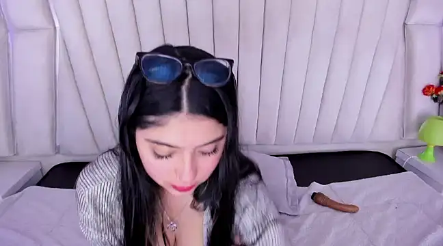 Snapshot of Lucy_Anall_ chatting on December 17, 2024, 10:32 pm Lucy Anall online show from December 17, 2024, 10:32 pm