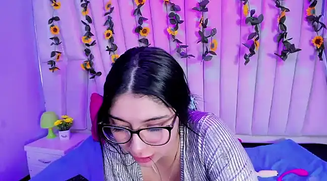 Snapshot of Lucy_Anall_ chatting on February 2, 2025, 1:12 am Lucy Anall online show from February 2, 2025, 1:12 am