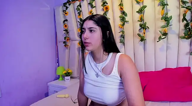 Snapshot of Lucy_Anall_ chatting on February 9, 2025, 1:00 am Lucy Anall online show from February 9, 2025, 1:00 am