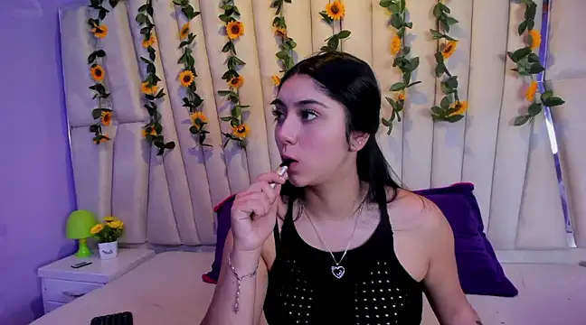 Snapshot of Lucy_Anall_ chatting on February 15, 2025, 9:59 pm Lucy Anall online show from February 15, 2025, 9:59 pm