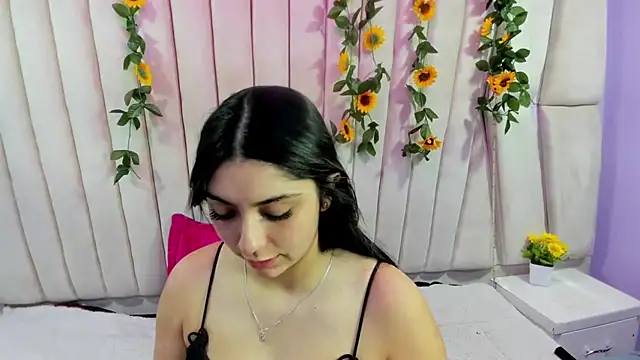 Snapshot of Lucy_Anall_ chatting on October 3, 2025, 7:33 pm Lucy Anall online show from October 3, 2025, 7:33 pm