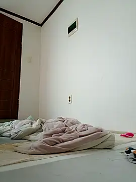 hello098712 online show from October 24, 2025, 9:28 am