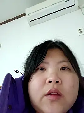 hello098712 online show from December 3, 2025, 9:40 am