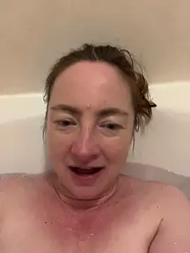 LouiseTswing online show from December 9, 2024, 4:58 pm