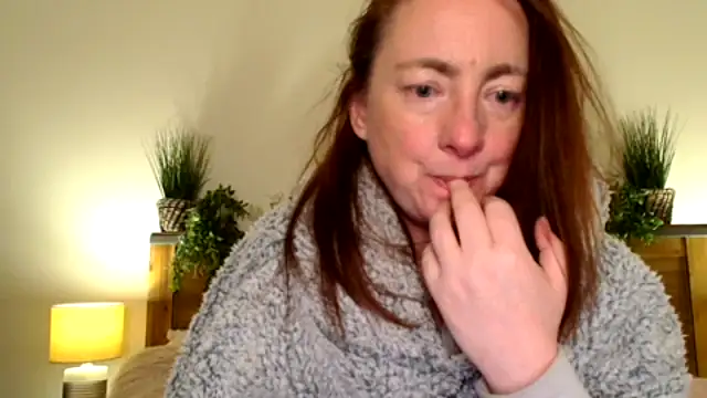 LouiseTswing online show from March 6, 2025, 7:43 pm