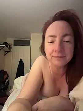 Snapshot of LouiseTswing chatting on February 12, 2026, 7:14 am LouiseTswing online show from February 12, 2026, 7:14 am