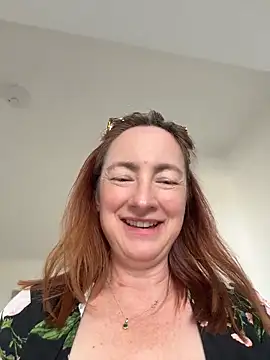 LouiseTswing online show from June 9, 2026, 2:50 pm