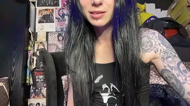 Snapshot of MissMidnightUK chatting on September 18, 2025, 10:34 pm MissMidnightUK online show from September 18, 2025, 10:34 pm