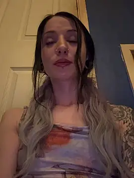 MissMidnightUK online show from April 25, 2026, 1:08 am