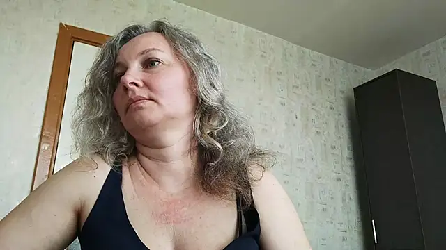 EdithManning online show from June 10, 2026, 7:40 am